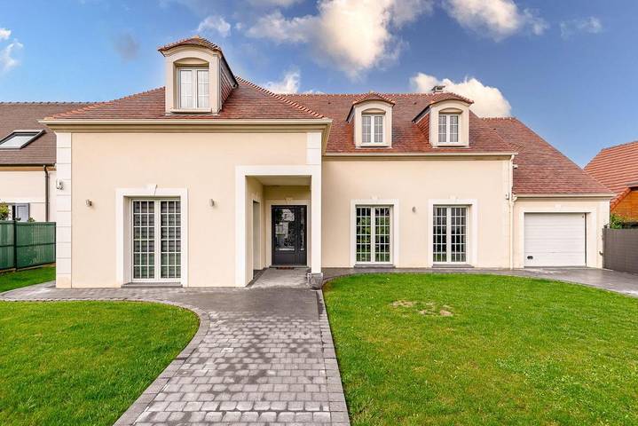 Chalet para 10 personas, con piscina para niños y jardín además de vistas y piscina - 1