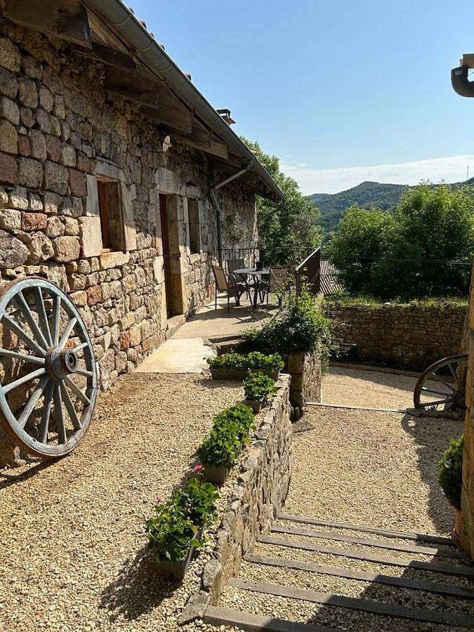 Gîte pour 4 personnes, avec Terrasse ainsi que Jardin et Vue à Ajoux
