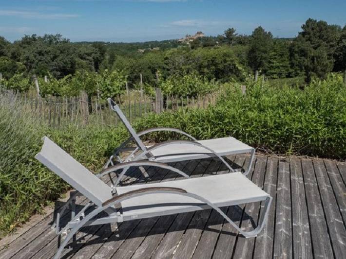 Location de vacances pour 5 personnes, avec terrasse ainsi que piscine et jardin à Biron - 2