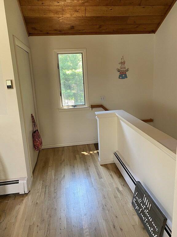 A Cozy Family-Friendly Wooden House In Tree Paradise Close to Ocean & Bay Beach in Noyack, Hamptons