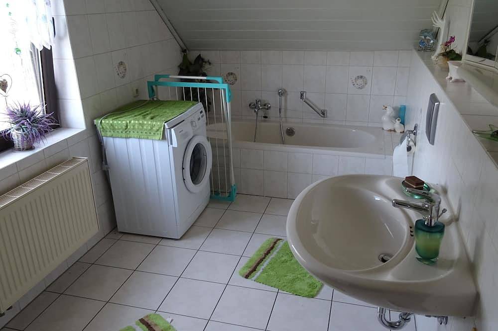 Ganze Wohnung, Ferienwohnung Haus Monika in Altenkirchen (Westerwald), Altenkirchen & Umgebung