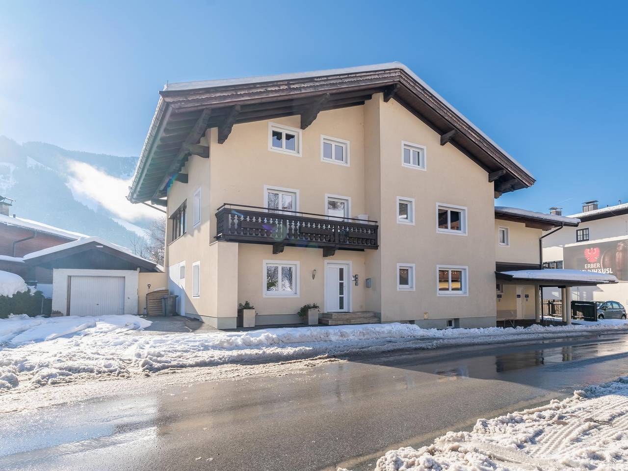 Geheel appartement, Moderne woning met zonnig balkon in dorpskern van Brixen in Brixen im Thale, Kitzbüheler Alpen