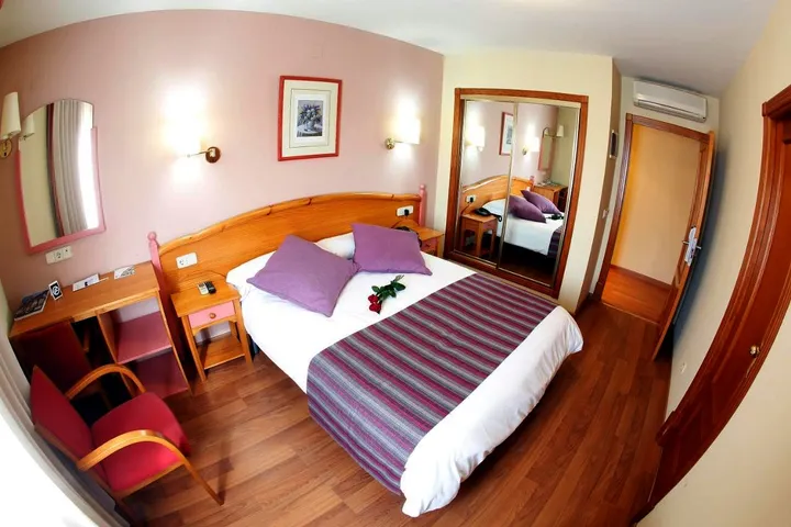 Hotel für 3 Personen, mit Ausblick - 1