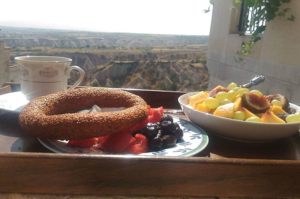 Cave accommodation in Cappadocia with stunning views over valleys and Mt. Argeus in Uçhisar, Nevşehir
