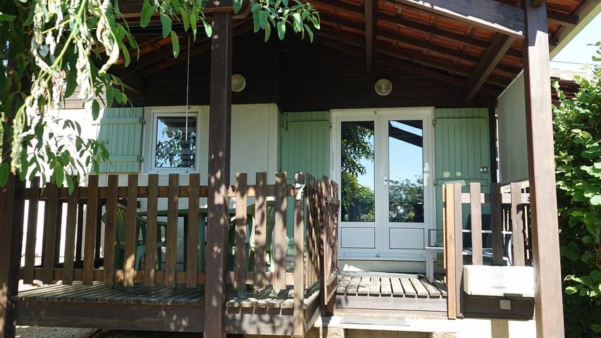 Maison de campagne pour 4 personnes, avec piscine ainsi que jardin et terrasse, animaux acceptés à Domme