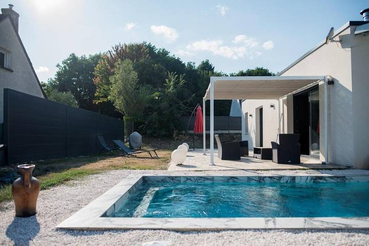Location de vacances pour 10 personnes, avec Terrasse et Jardin ainsi que Piscine et Vue à Saint-Antoine-du-Rocher - 2