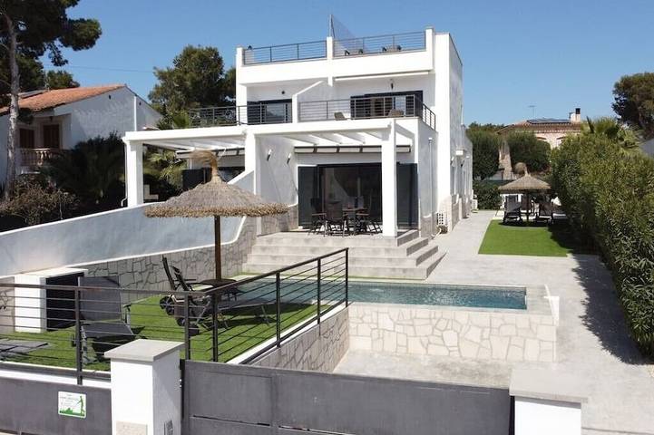 Ferienhaus am Strand für 6 Personen, mit Garten und Terrasse in Cala Pi
