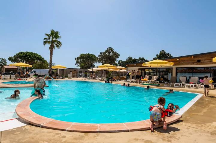 Camping für 6 Personen, mit Terrasse und Pool in Languedoc-Roussillon - 2