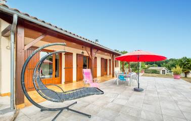 Gîte pour 8 personnes, avec terrasse et jardin, animaux acceptés à Saint-Martial-de-Valette