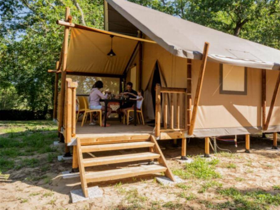 Camping Les Couleurs de la Coubre  - Tente 4 personnes - Tente Lodge Clématite 4 pers 2 Ch 1 Sdb *** in La Tremblade, Côte de Beauté