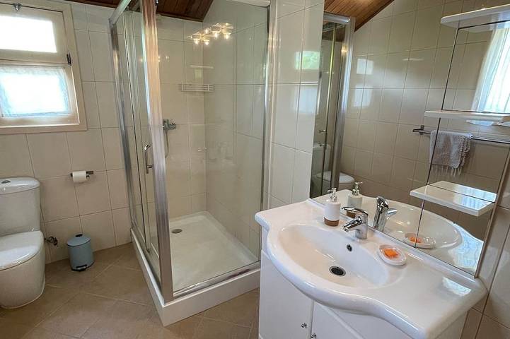 Orange Tree Cottage (2 bedrooms, sleeps 4) in Fridão, Distrito do Porto