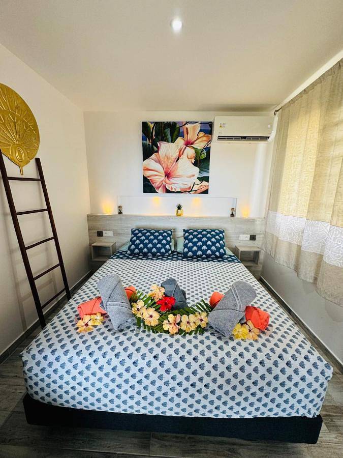 Location de vacances pour 2 personnes, avec piscine ainsi que jardin et vue dans Faa'a - 3