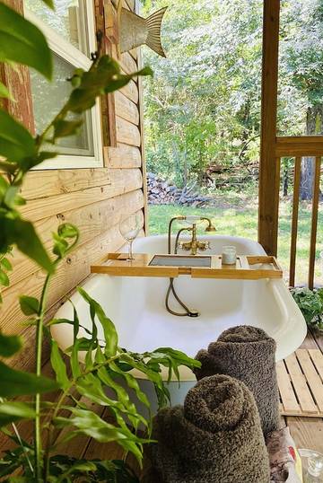 Log Cabin for 2 Guests in Lake Guntersville, Alabama, Picture 4