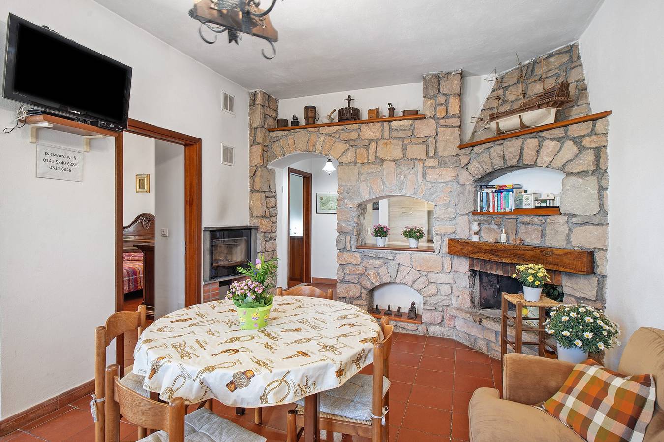 Villa 'Rosmarino' met Uitzicht op de Bergen, Wifi en Airconditioning in Cisano sul Neva, Riviera di Ponente