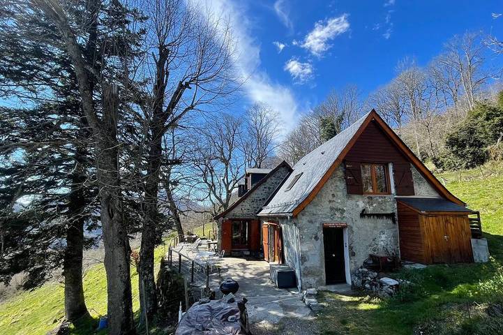 Location de vacances pour 6 personnes, avec terrasse et jardin à Portet-d'Aspet