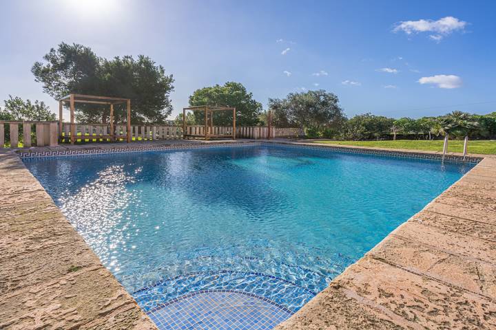 Apartamento entero, Apartamento vacacional "Es turo de Cabrera" con jardín, piscina y aire acondicionado in Ses Salines, Costa de Mallorca