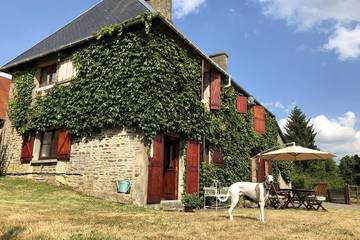 Agriturismo pour 5 personnes, avec jardin à Perriers-en-Beauficel