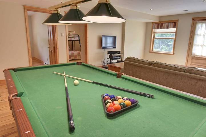 Location de vacances pour 10 personnes, avec vue sur le lac ainsi que piscine et jardin, adapté aux familles dans Canada - 3