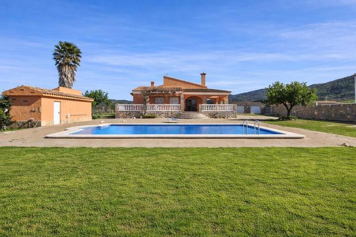 Casa rural para 8 personas, con Terraza y Jardín además de Piscina y Vistas en Provincia de Castellón