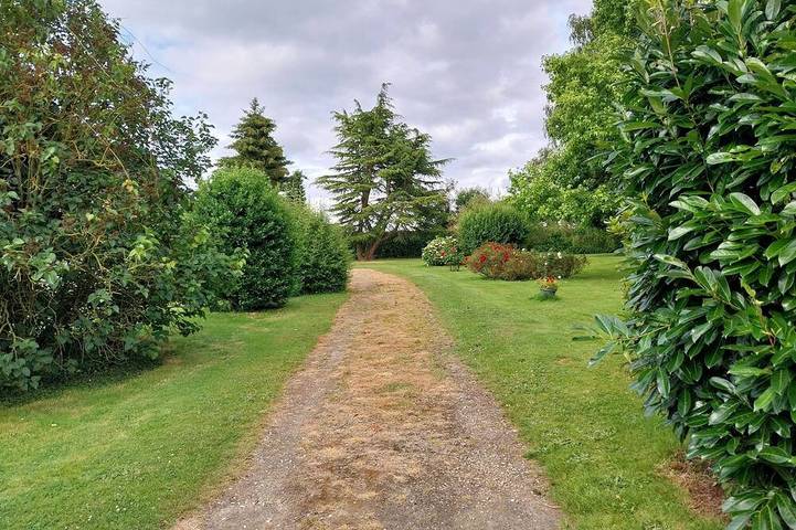 Location de vacances pour 3 personnes, avec terrasse et jardin, animaux acceptés dans Berville-en-Roumois