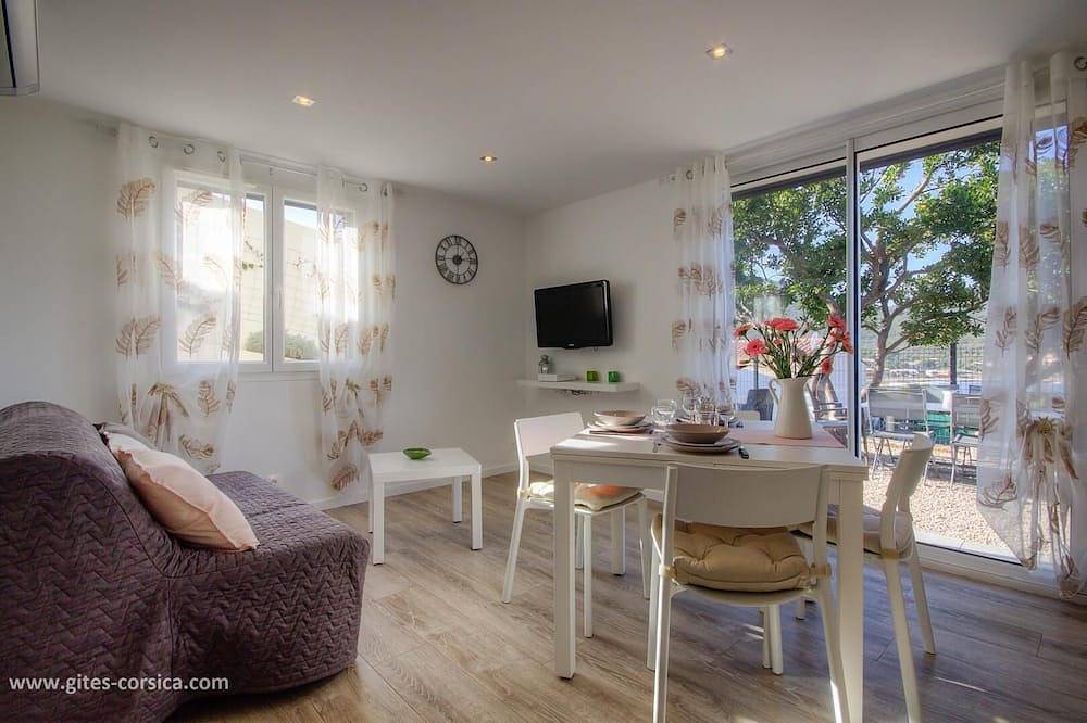 Appartement entier, T3 terrasse Vue Mer, neuf, climatisé, au calme, proche plages & commerces, 3* in Galéria, Parc naturel régional de Corse