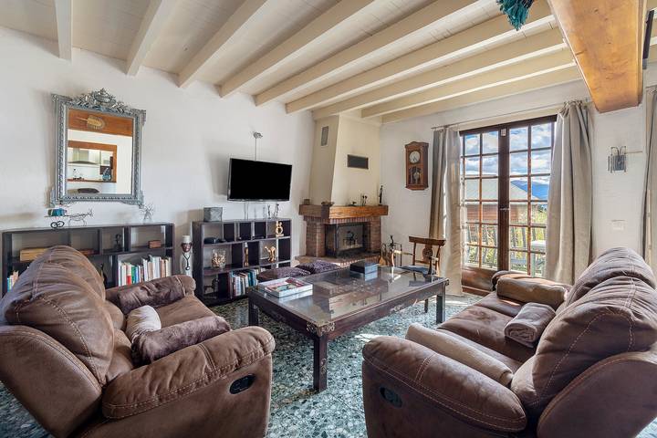 Peaceful stay in the heart of a mountain village, with views of the pyrenees. in Égat, Parc naturel régional des Pyrénées catalanes