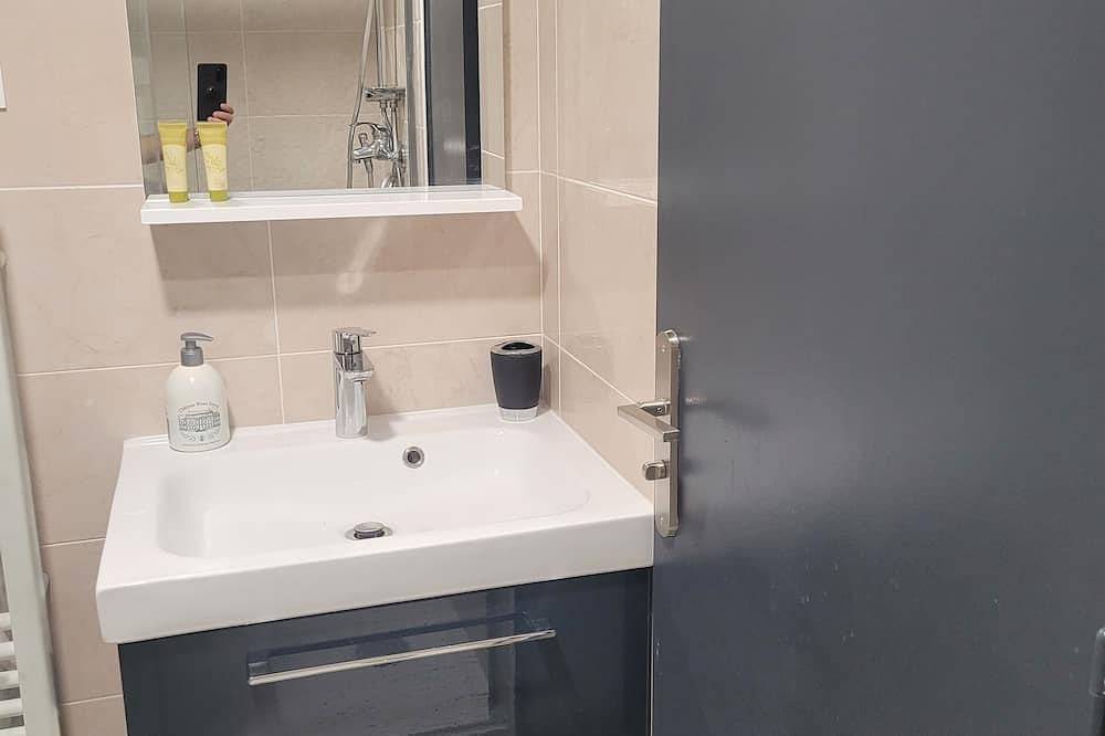 Appartement entier, Appartement à 15 mn en train de Paris et à 20 mn en voiture de L'aéroport Roissy in Groslay, Val-d'Oise