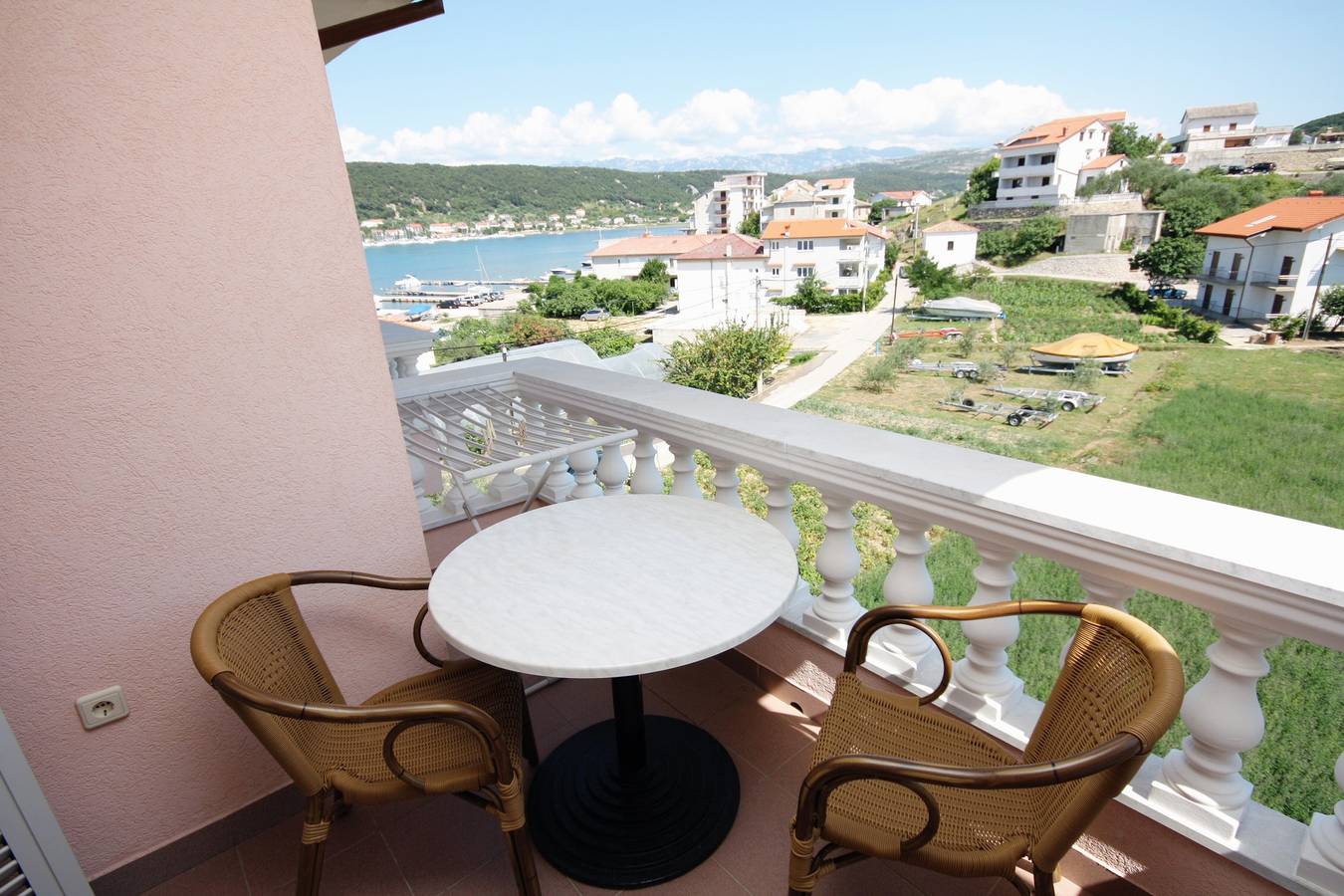 Zimmer mit Terrasse und Meerblick Supetarska Draga - Donja, Rab S-5033-c in Supetarska Draga, Rab