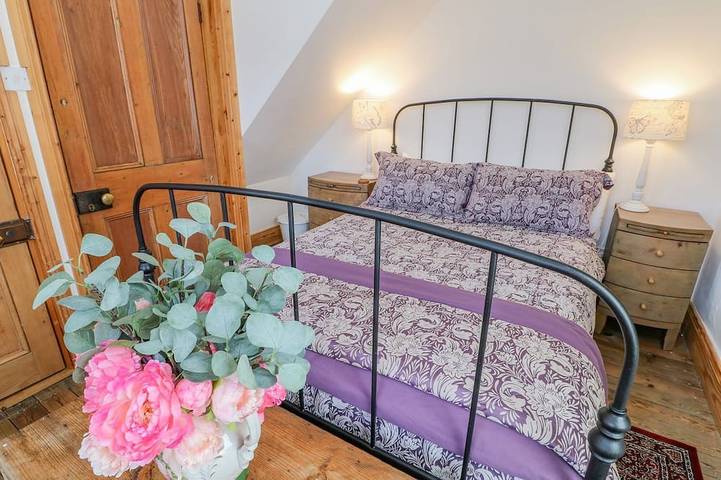 Shaftoe Mews, family friendly, with open fire in Haydon Bridge in North Pennines AONB