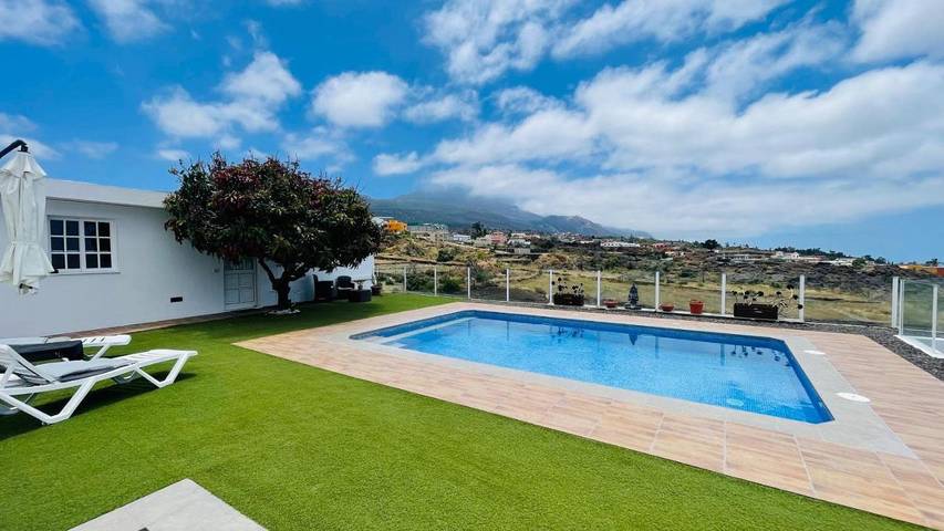 Apartamento de vacaciones para 6 personas, con vistas además de jardín y piscina - 1