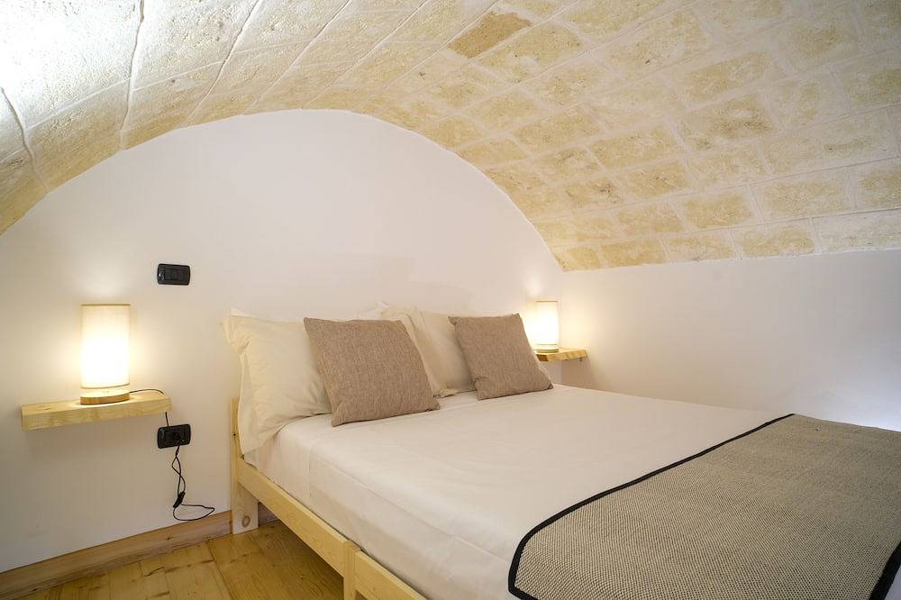 Private cottage with hot tub in Bari Province