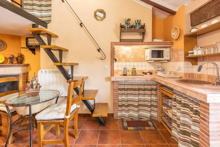 Apartamento entero, Apartamento 'Tomillo' con vistas a la montaña, Wi-Fi y aire acondicionado in Hinojares, Parque natural de las Sierras de Cazorla y Segura