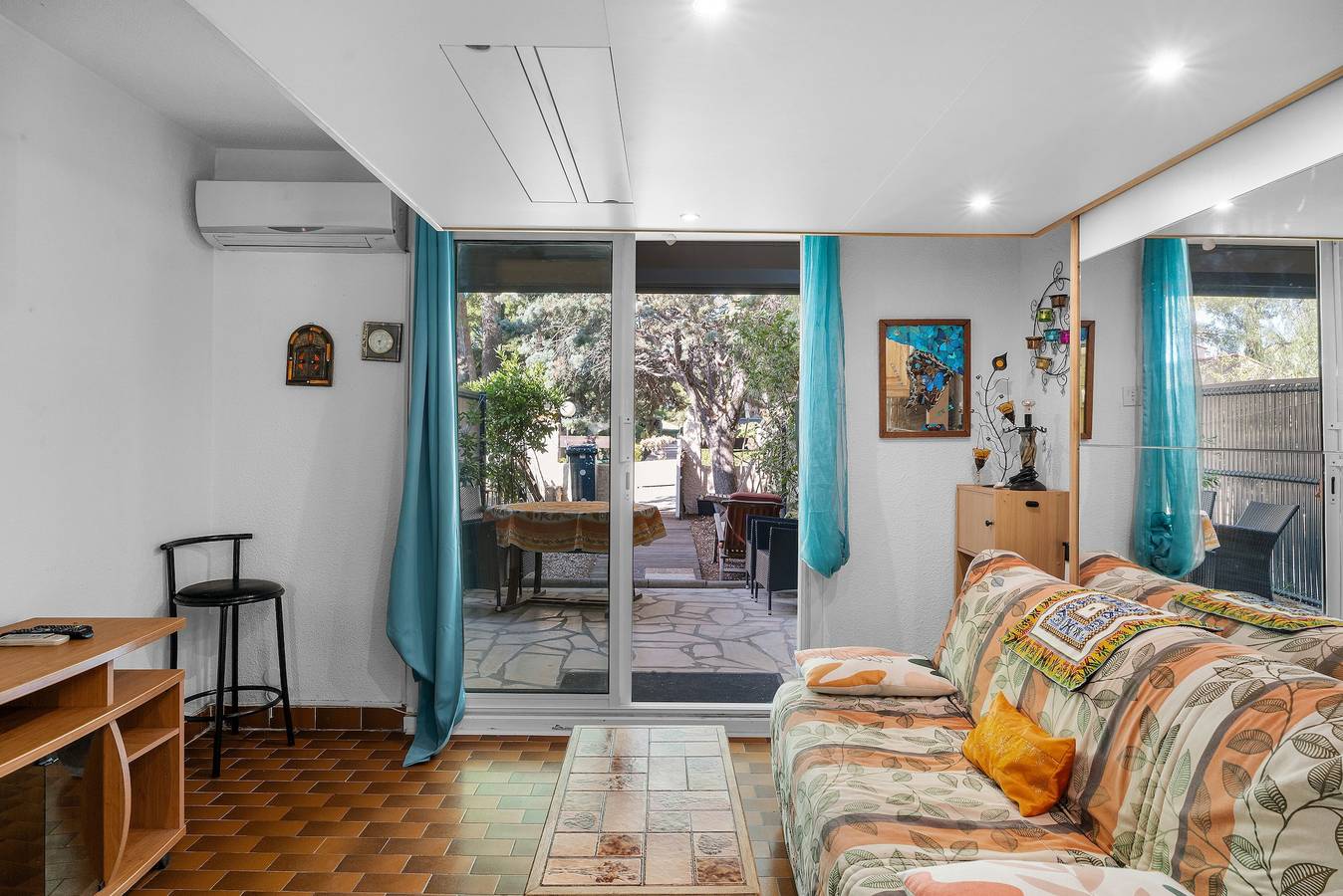 Appartement entier, Beau Studio St Cyr Sur Mer avec vue sur la mer, terrasse privée et climatisation in Les Lecques, Saint-Cyr-sur-Mer