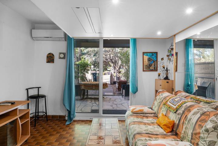 Apartamento entero, Apartamento 'Beau Studio St Cyr Sur Mer' con vistas al mar, terraza privada y aire acondicionado in Les Lecques, Saint-Cyr-sur-Mer