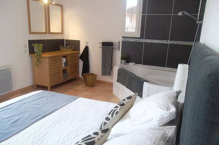 Location de vacances pour 6 personnes, avec jardin et terrasse à Octon - 3