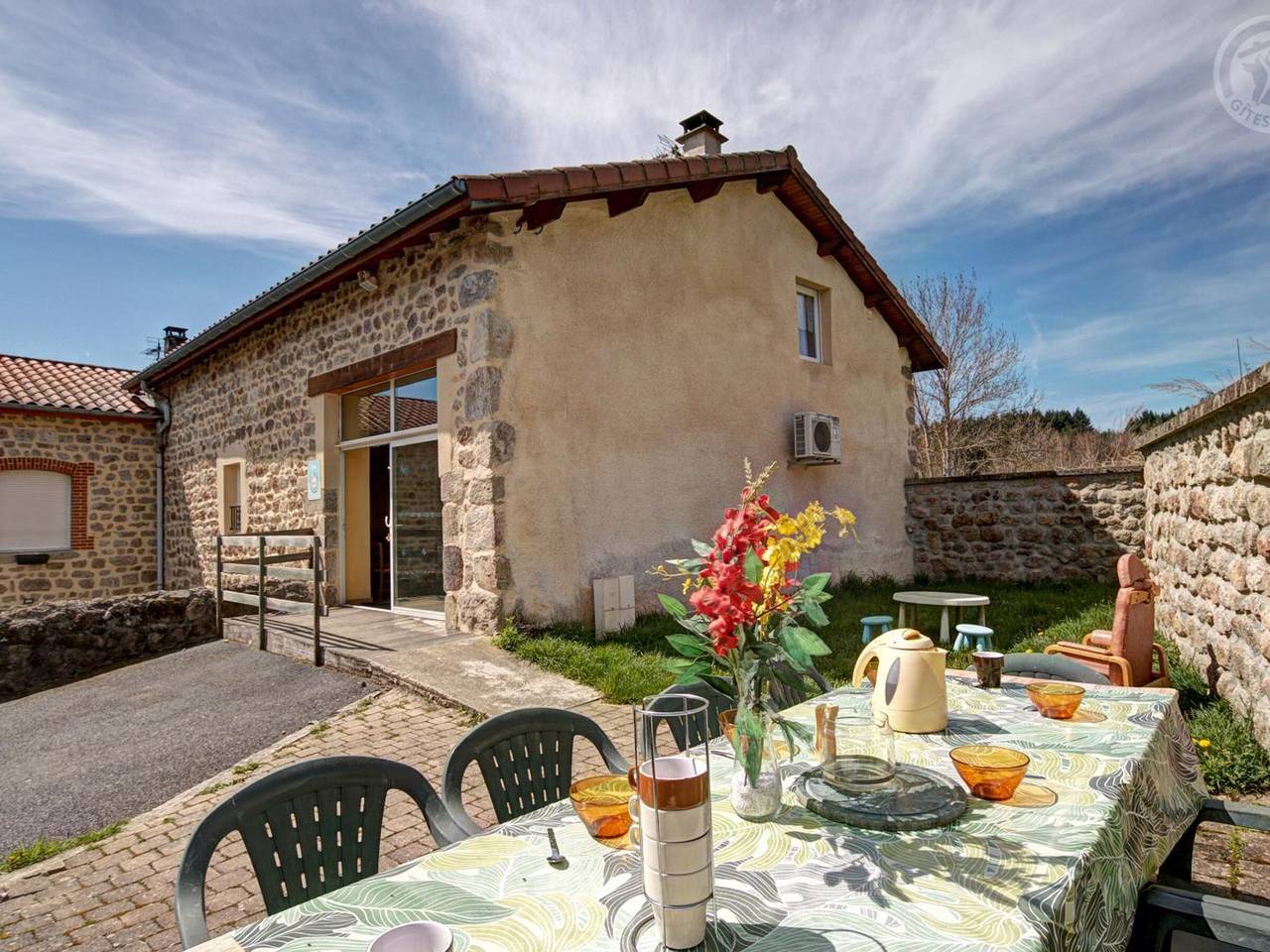 Gîte pour 12 pers., animaux admis, nature Apinac in Apinac, Montbrison