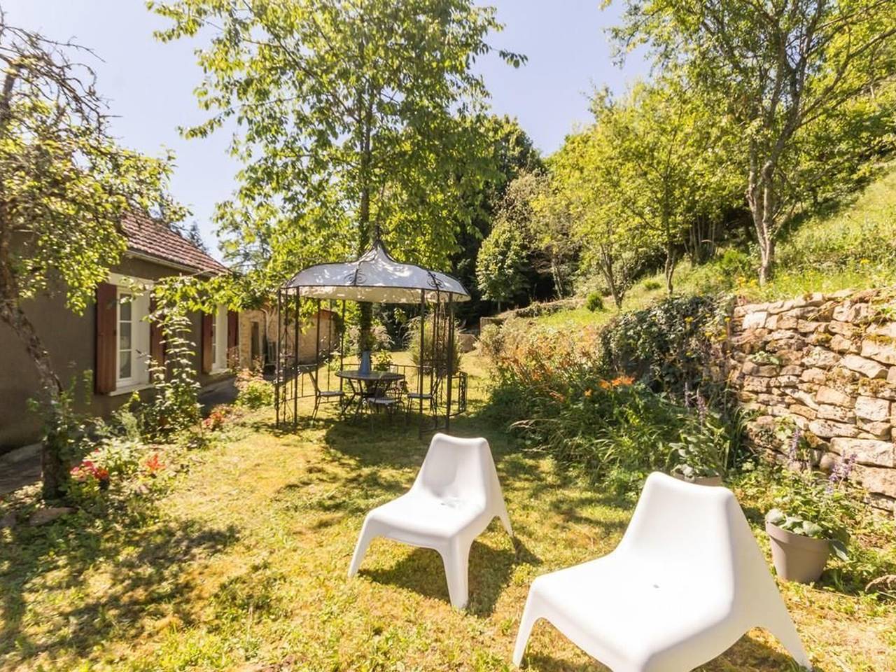 Canal Cottage: Comfort and Well-being Workshops in Châtillon-en-Bazois, Nièvre