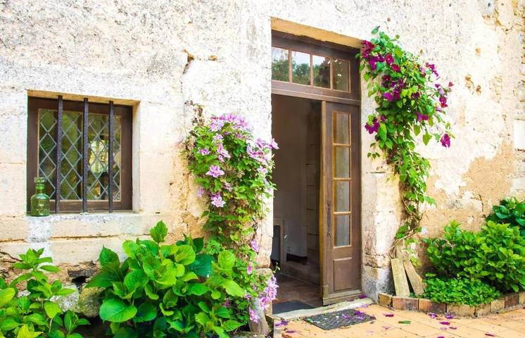 Gîte pour 8 personnes, avec jardin à Béruges