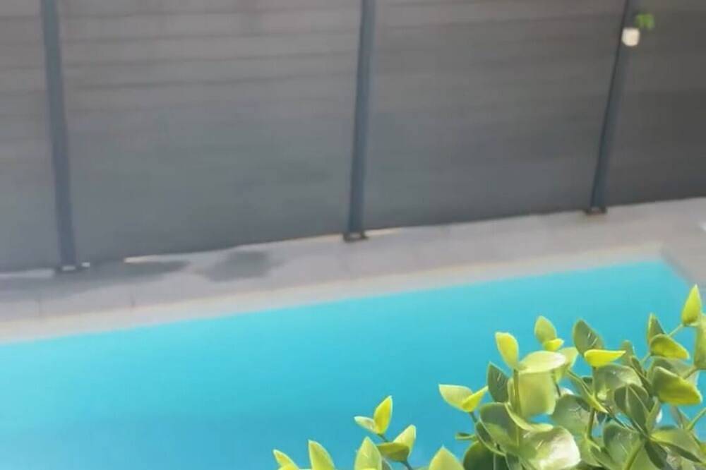 Villa l’Alivu havre de charme avec piscine et jacuzzi pour un séjour d’exception in Saint-Fargeau-Ponthierry, Parc naturel régional du Gâtinais français