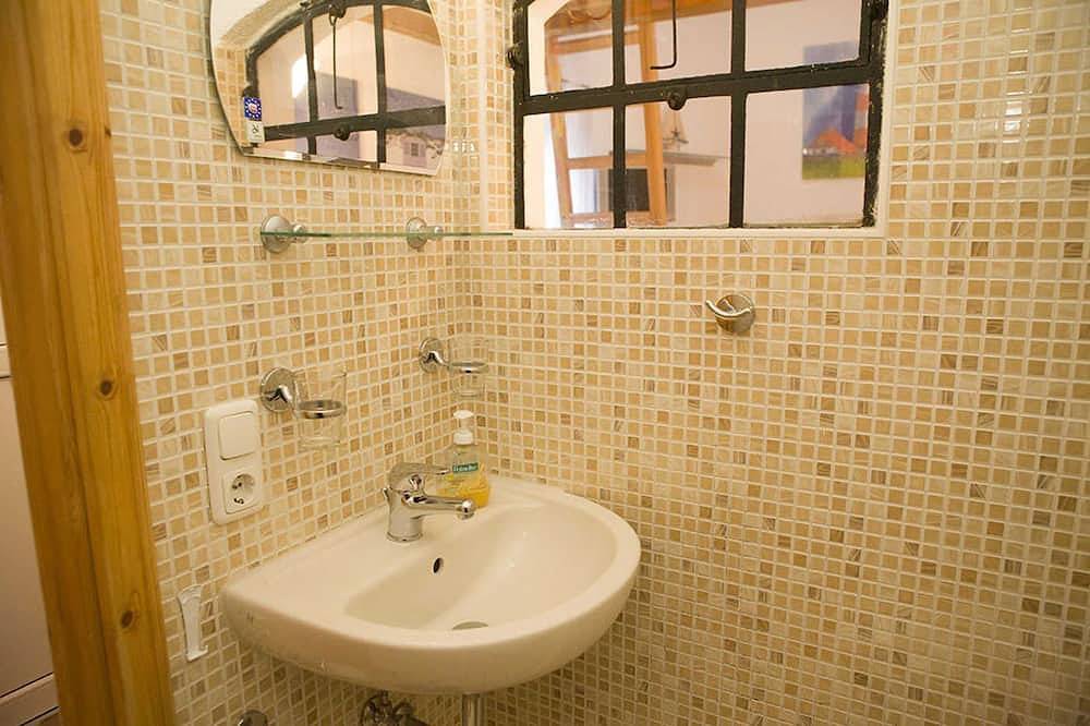 Ganze Wohnung, Kleinstes Ferienhaus Stralsunds mit Hochbett und Gartenblick - Gohr- in Ozeaneum Stralsund, Stralsund