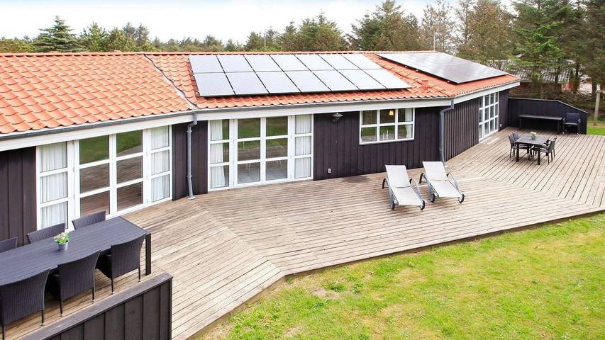 Ferienhaus für 10 Personen, mit Terrasse und Pool sowie Whirlpool und Sauna, mit Haustier in Grønhøj