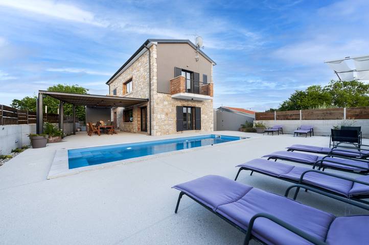 Villa für 8 Personen, mit Terrasse und Garten - 1