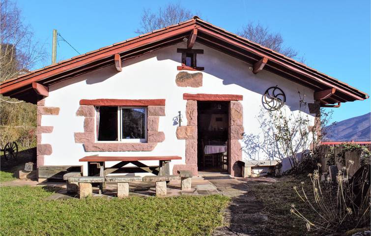Location de vacances pour 6 personnes, avec jardin ainsi que vue et terrasse à Bidarray - 3