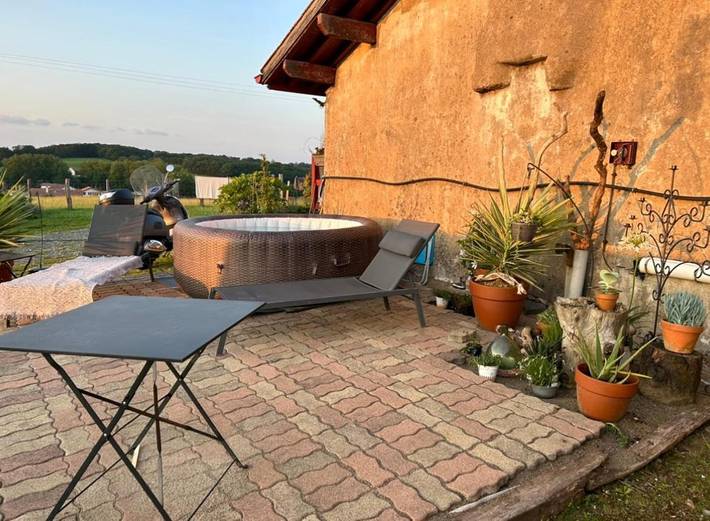 Gîte pour 4 personnes, avec Jacuzzi et Terrasse ainsi que Jardin et Vue à Ahetze