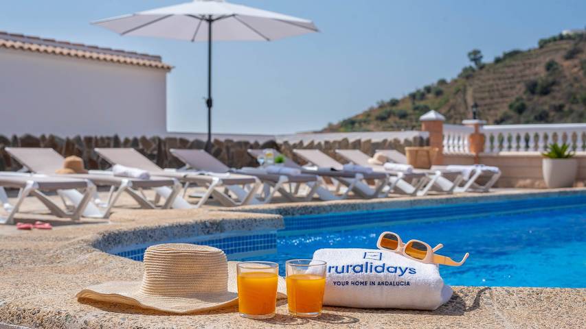 Casa rural para 11 personas, con piscina y jacuzzi en Sayalonga - 2