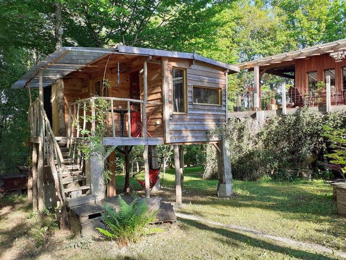 Chambre d’hôte pour 2 personnes, avec jardin et balcon ainsi que vue et piscine à Couze-et-Saint-Front