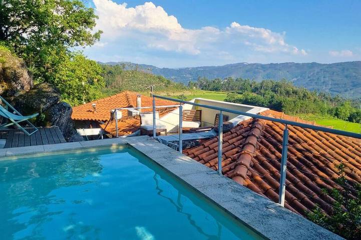 Gîte pour 6 personnes, avec Terrasse ainsi que Jardin et Piscine dans Vilarinho (Valdosende)