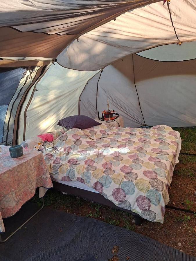 Tente pour 4 personnes, avec Terrasse ainsi que Jardin et Vue en Haute-Loire