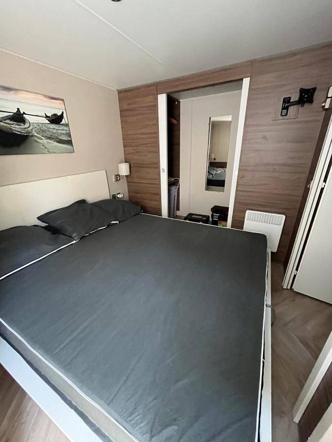 Camping pour 6 personnes, avec terrasse ainsi que piscine et vue, animaux acceptés à Gassin - 4