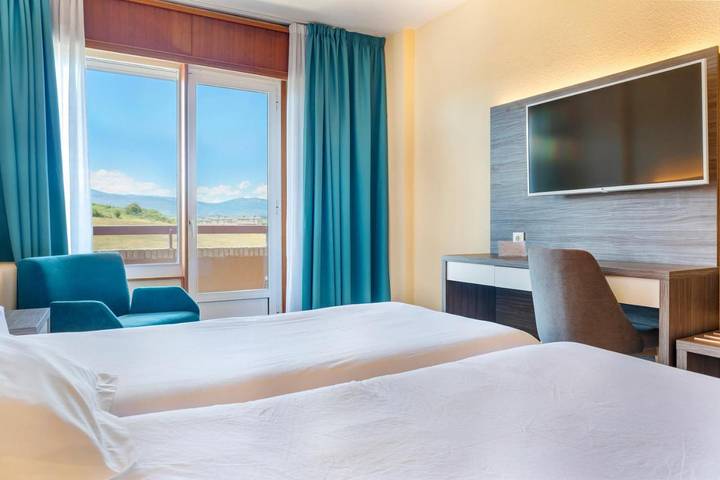 Hôtel pour 5 personnes, avec Balcon et Terrasse ainsi que Jardin et Vue à Reinosa